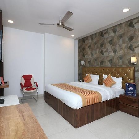 Oyo 9999 Hotel La Wisteria Delhi Kültér fotó