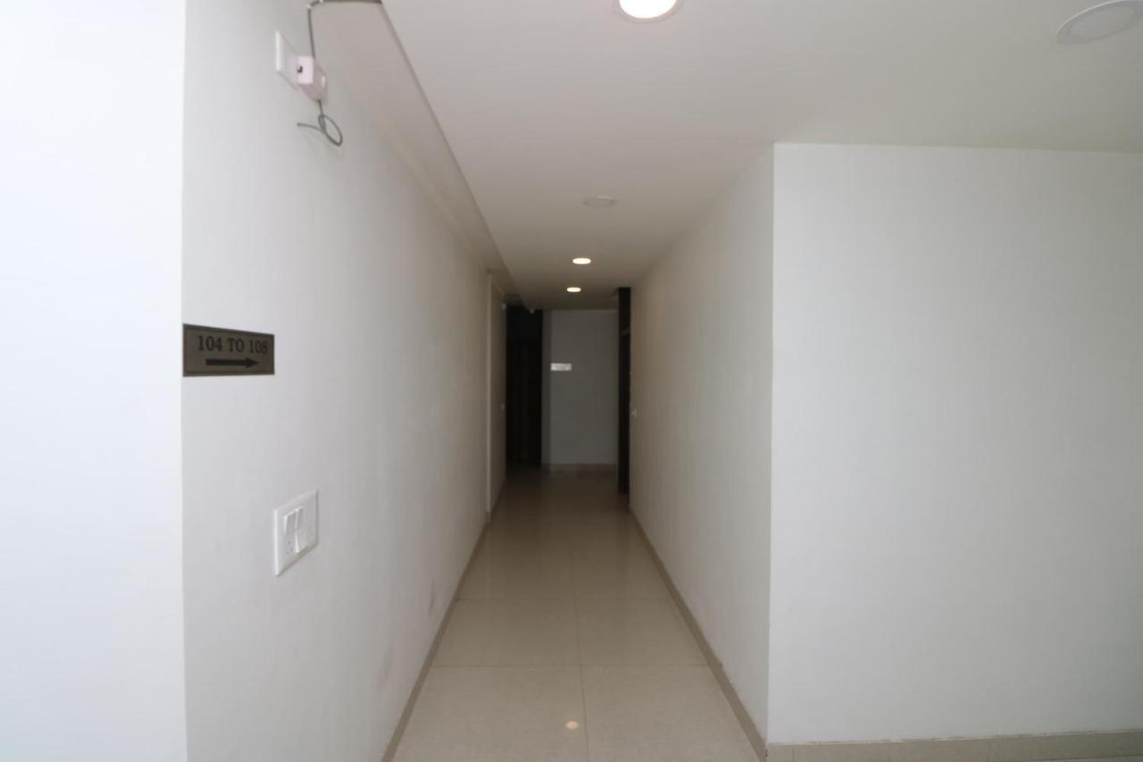Oyo 9999 Hotel La Wisteria Delhi Kültér fotó