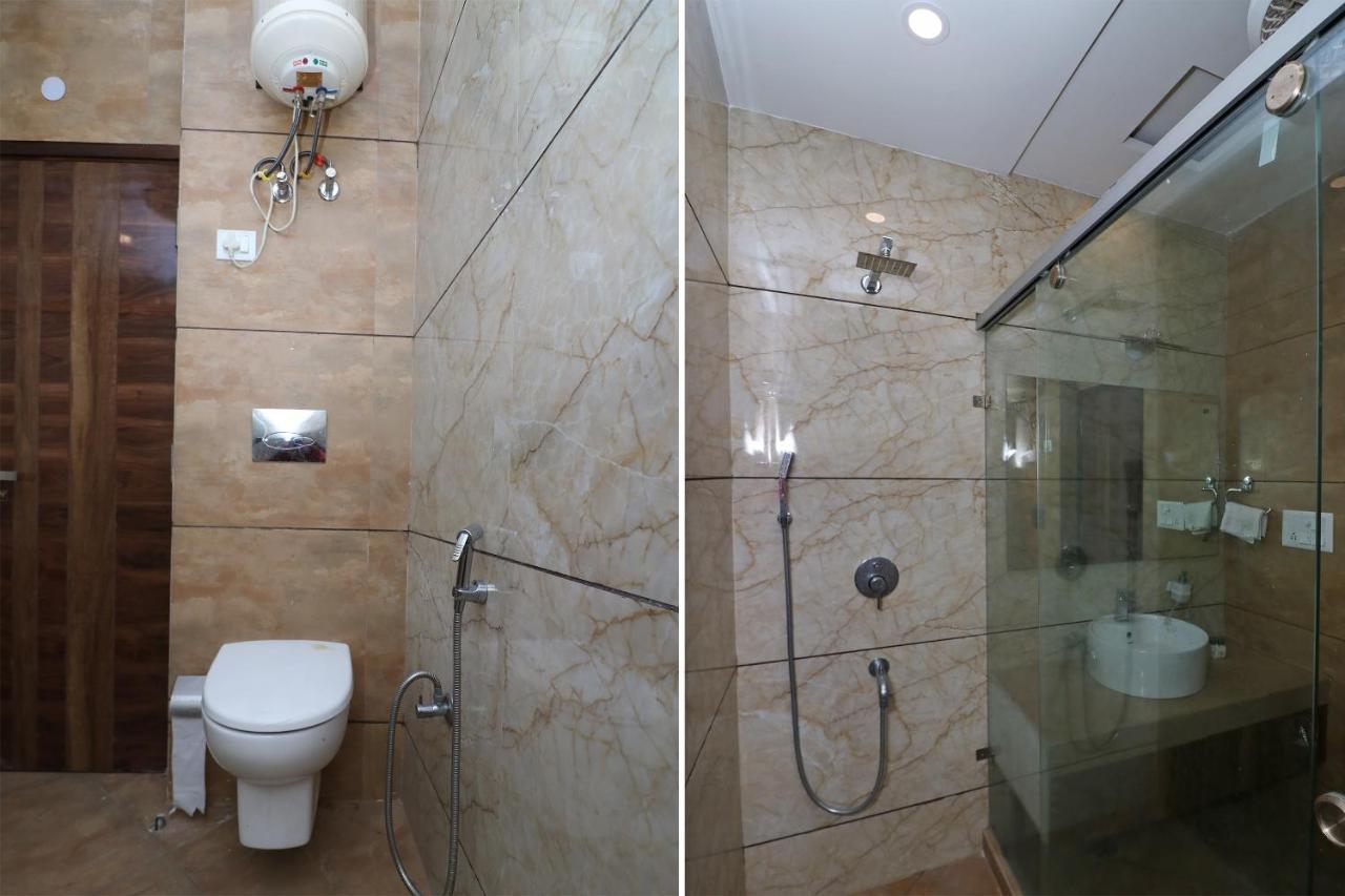 Oyo 9999 Hotel La Wisteria Delhi Kültér fotó