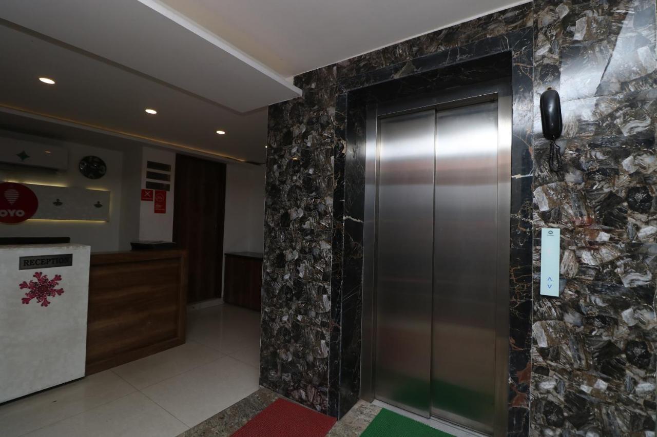 Oyo 9999 Hotel La Wisteria Delhi Kültér fotó