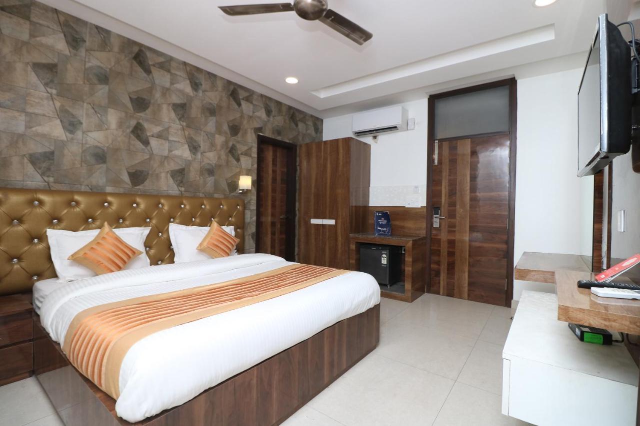 Oyo 9999 Hotel La Wisteria Delhi Kültér fotó