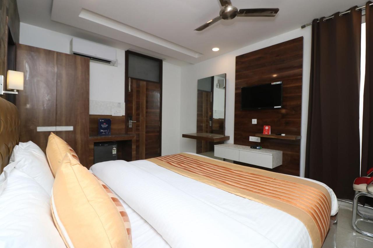 Oyo 9999 Hotel La Wisteria Delhi Kültér fotó