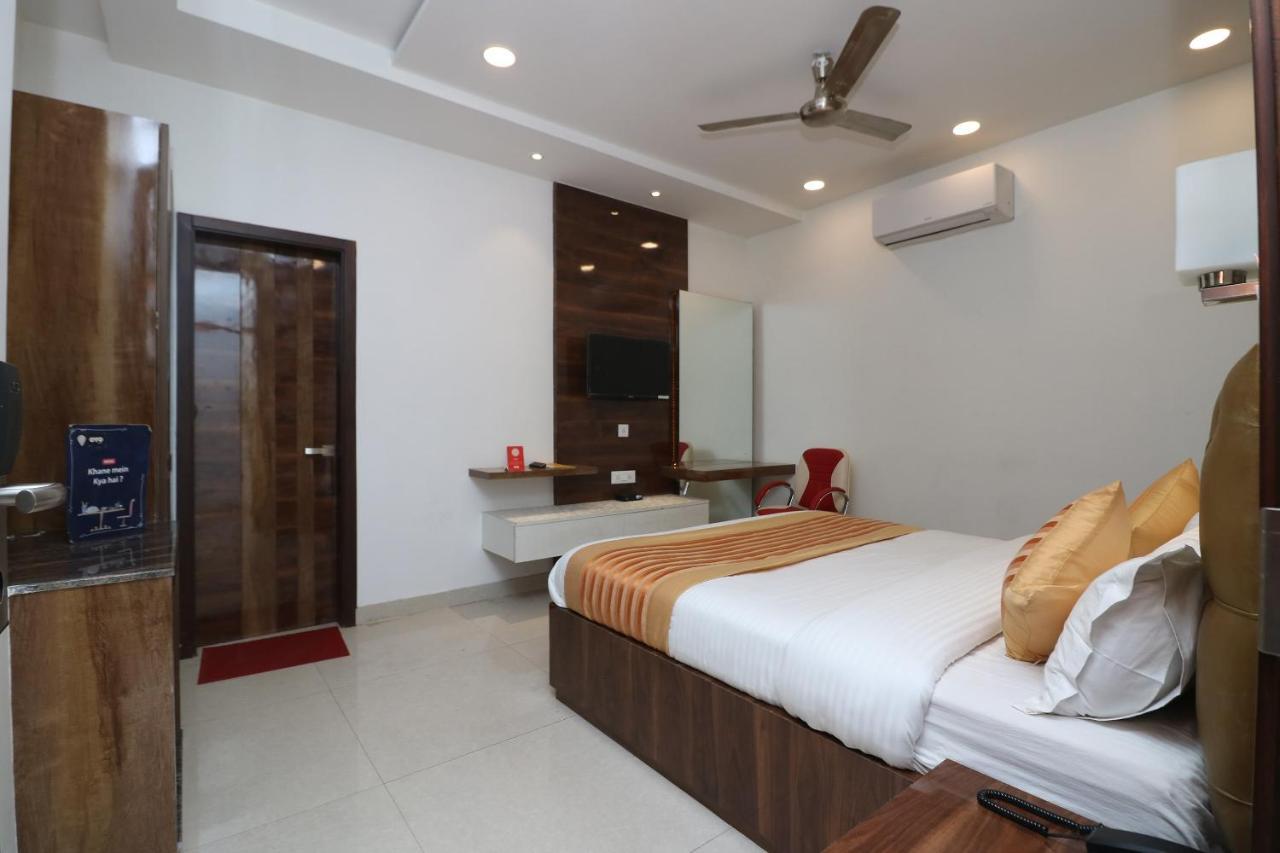 Oyo 9999 Hotel La Wisteria Delhi Kültér fotó