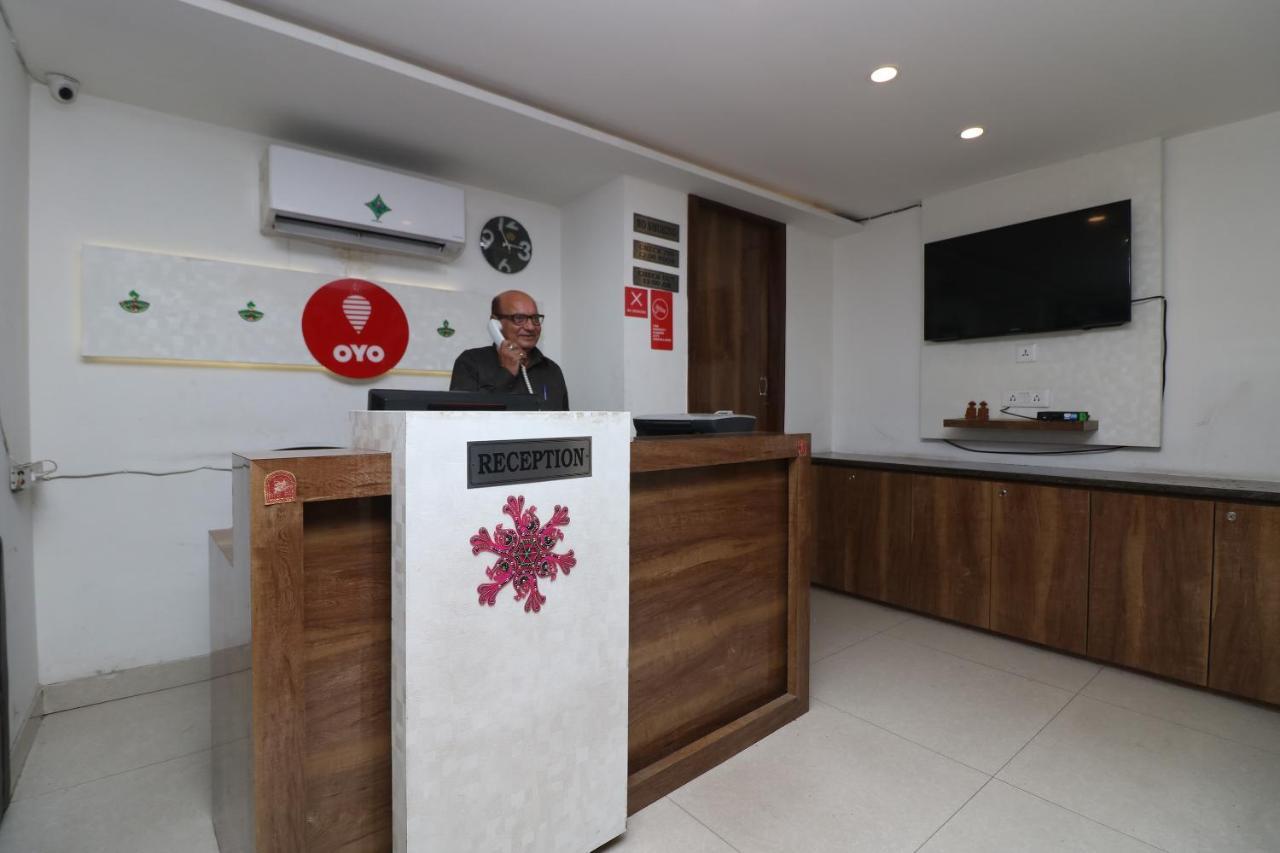 Oyo 9999 Hotel La Wisteria Delhi Kültér fotó