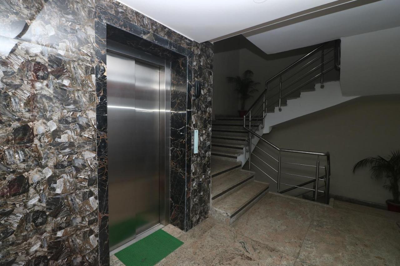 Oyo 9999 Hotel La Wisteria Delhi Kültér fotó