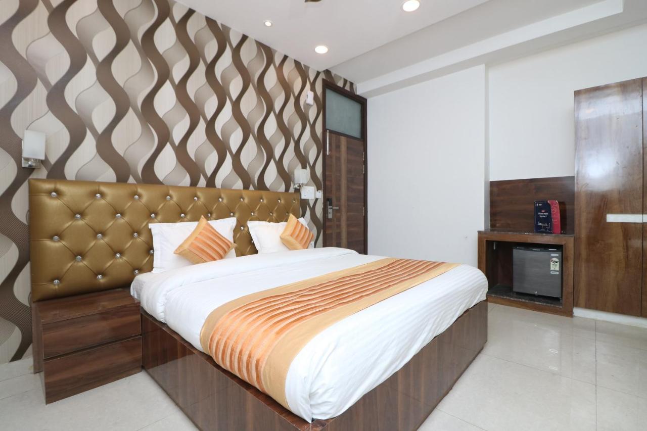 Oyo 9999 Hotel La Wisteria Delhi Kültér fotó